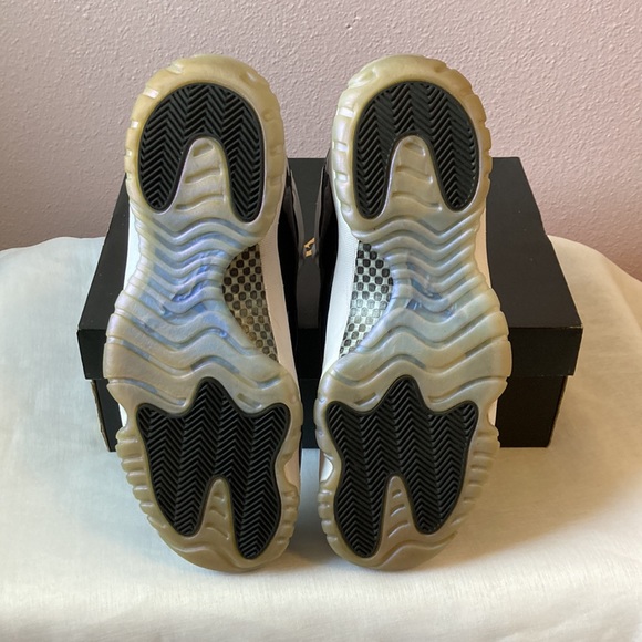 Jordan 11 Retro Low Iridescent (11) - Picture 3 of 6